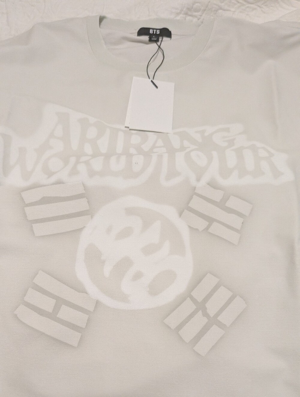 Official BTS Arirang T-Shirt Tour merch - Picture 12 of 12